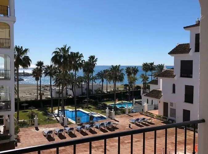 Puerto de la Duquesa sea view