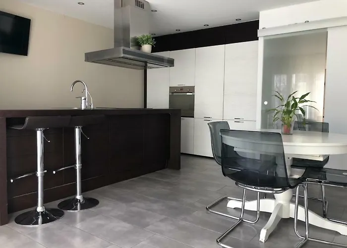 Moderna casa con calefacción, wifi, barbacoa, jardines y piscina comunitaria