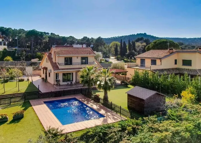 Luxury Villa Near The Sea