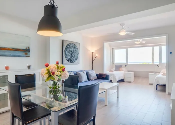 Eden Roc Beachfront Apartments
