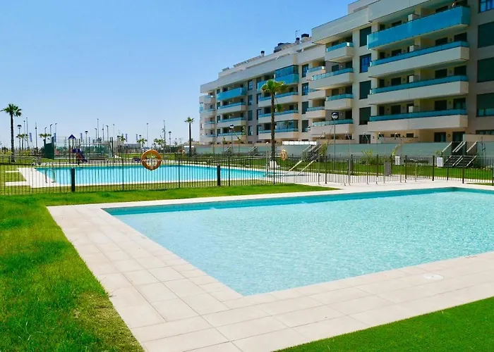 Playa Los Álamos, descanso y ocio en Torremolinos