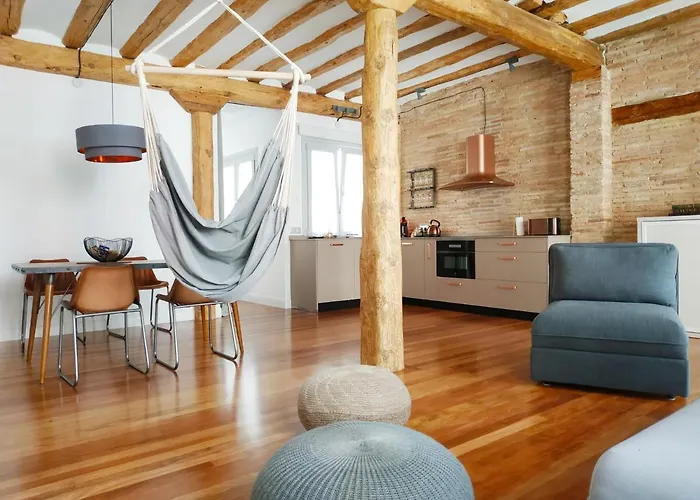 Lux Wood Loft With Air Con & Lift