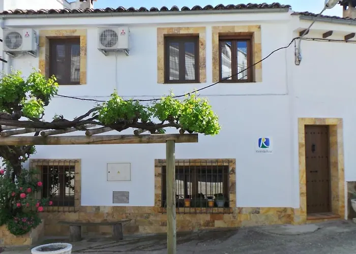 Vivienda rural fuente de los gusarapos