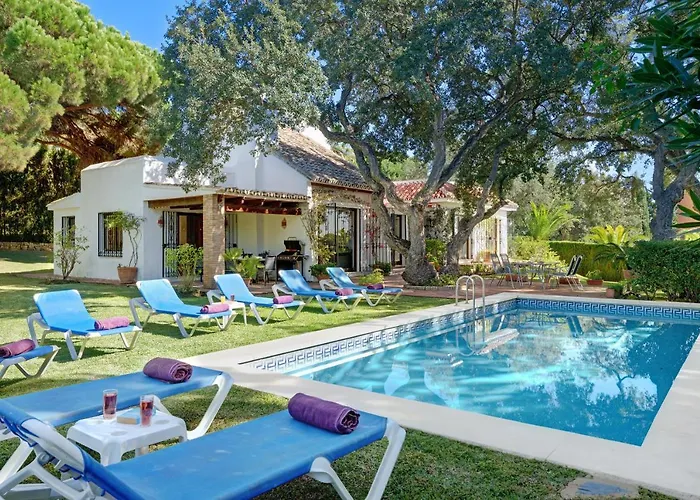 Villa With Private Pool And Garden In Marbella