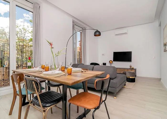 Apartment With Balconies In La Latina By Batuecas
