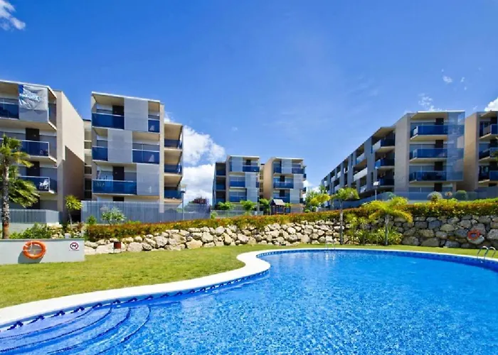 Paradise Village Hogaristic