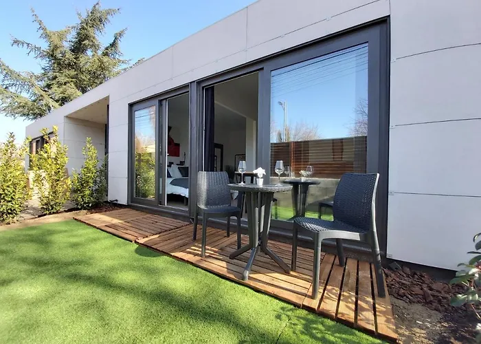 Acero Y Piedra Apartamentos Con Jardin Privado