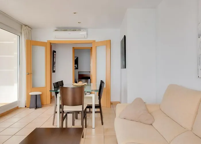 Quaint Apartment Close To The Seabeach