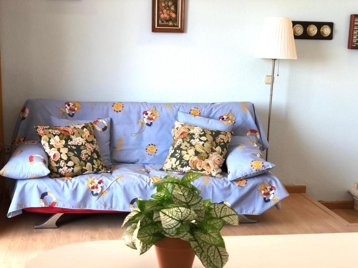 Nautica 10: Seaside Terrace With Ac Near Port And Beach Roses