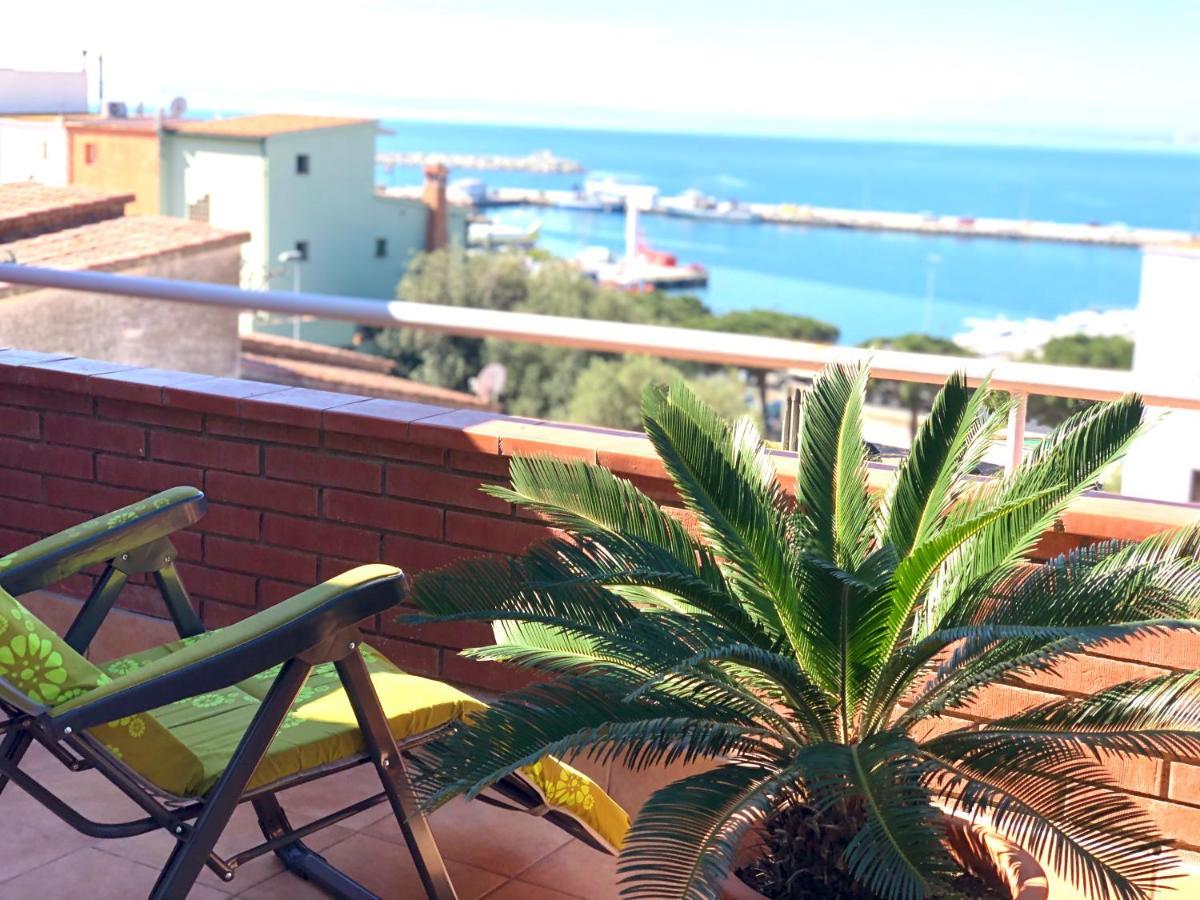 Nautica 10: Seaside Terrace With Ac Near Port And Beach Roses