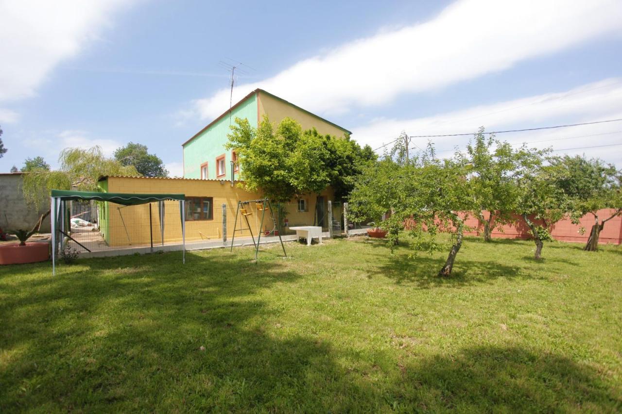 Сasa de vacaciones Spacious House With Garden In - Family-friendly