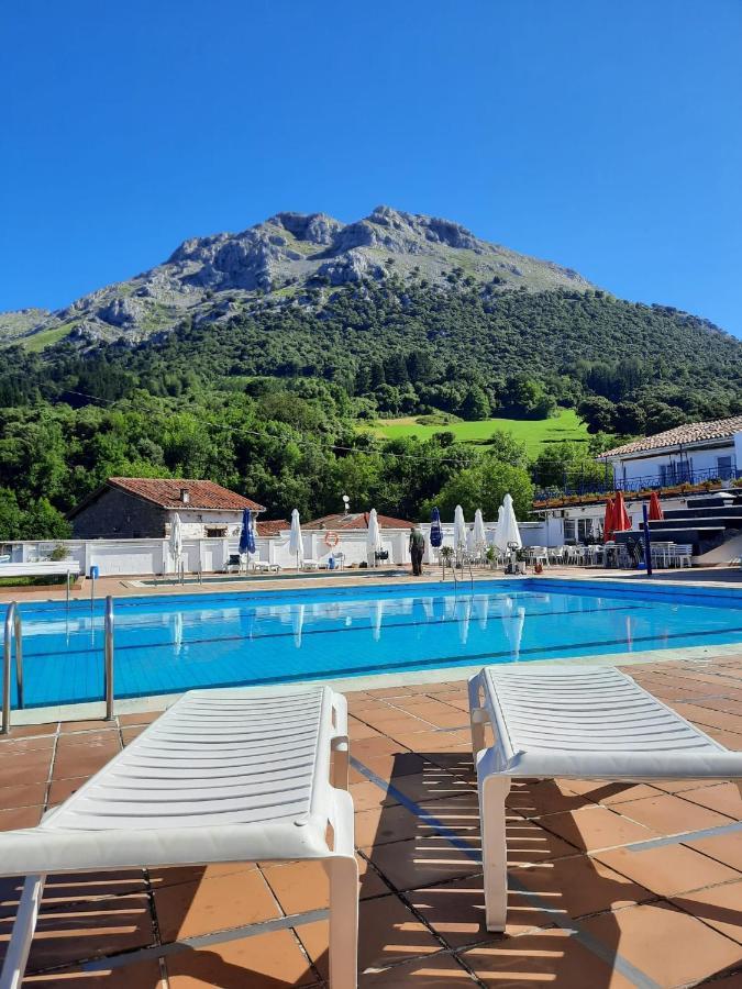Uxarte -Alojamiento, Restaurante Y Piscinas 2*