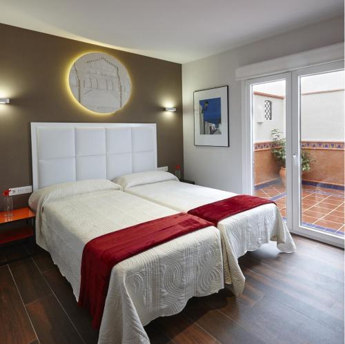 Apartamentos Caballerizas Granada Con Parking Gratuito En Pleno Centro Granada