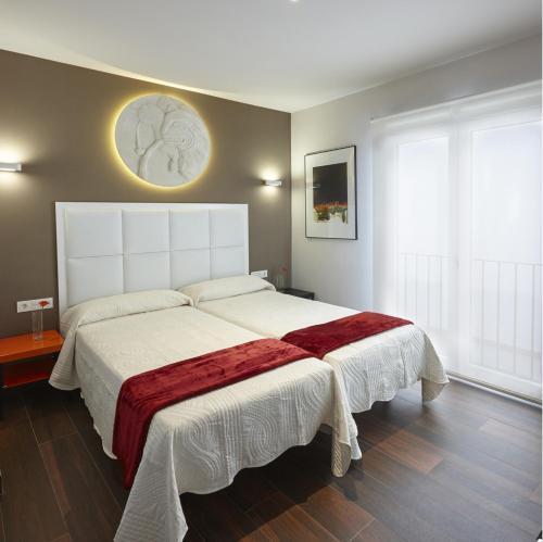 Apartamentos Caballerizas Granada Con Parking Gratuito En Pleno Centro * Granada