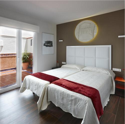Apartamentos Caballerizas Granada Con Parking Gratuito En Pleno Centro