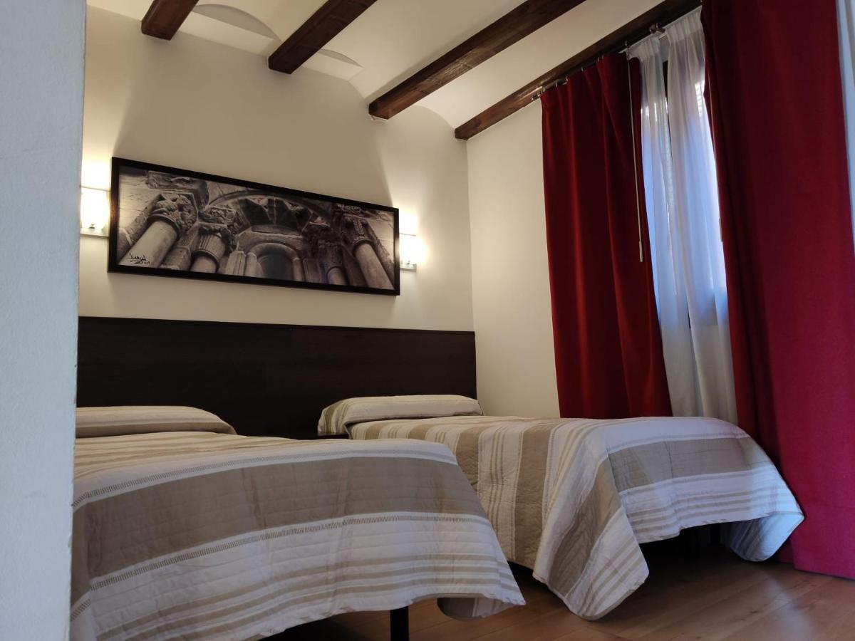 Hotel Rey Sancho Navarrete
