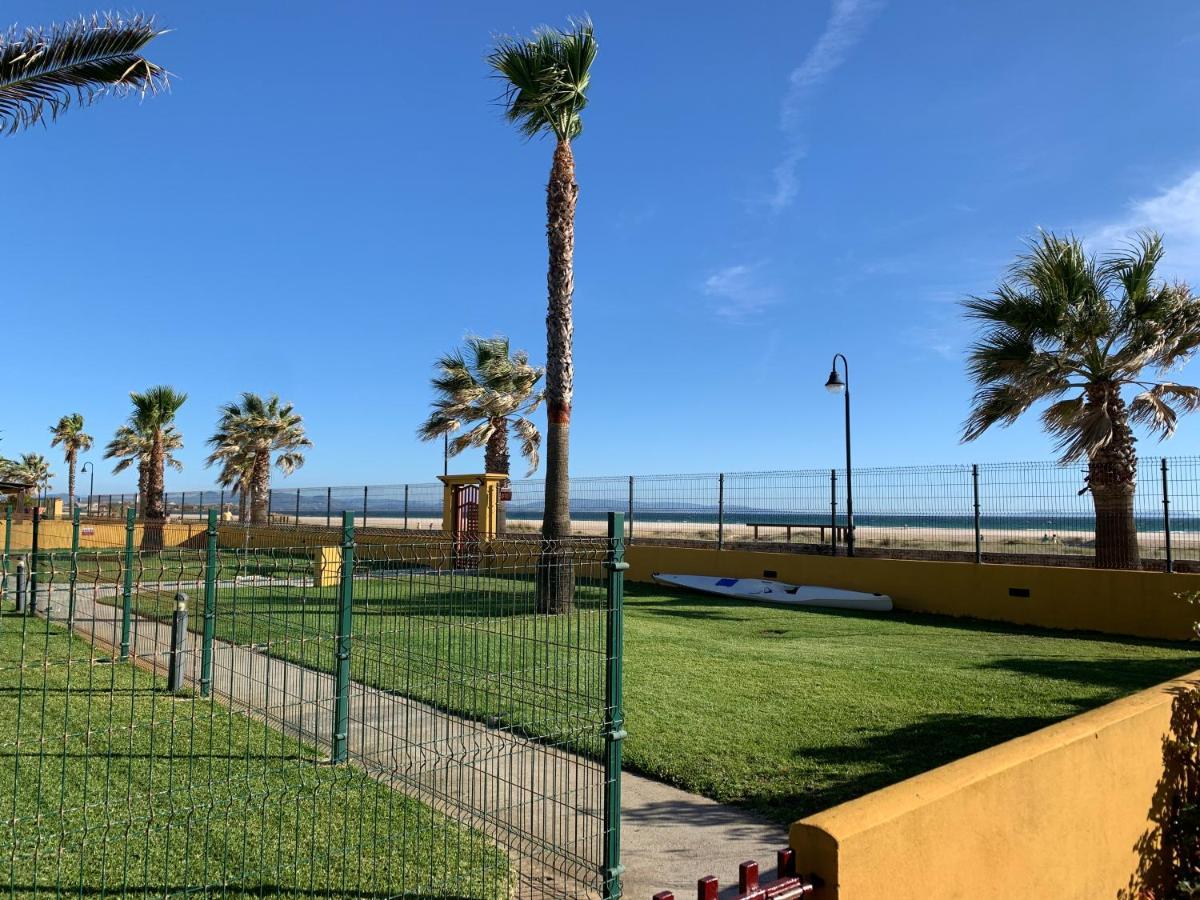 Apartamento Primera Linea De Playa Con Piscina. * Tarifa