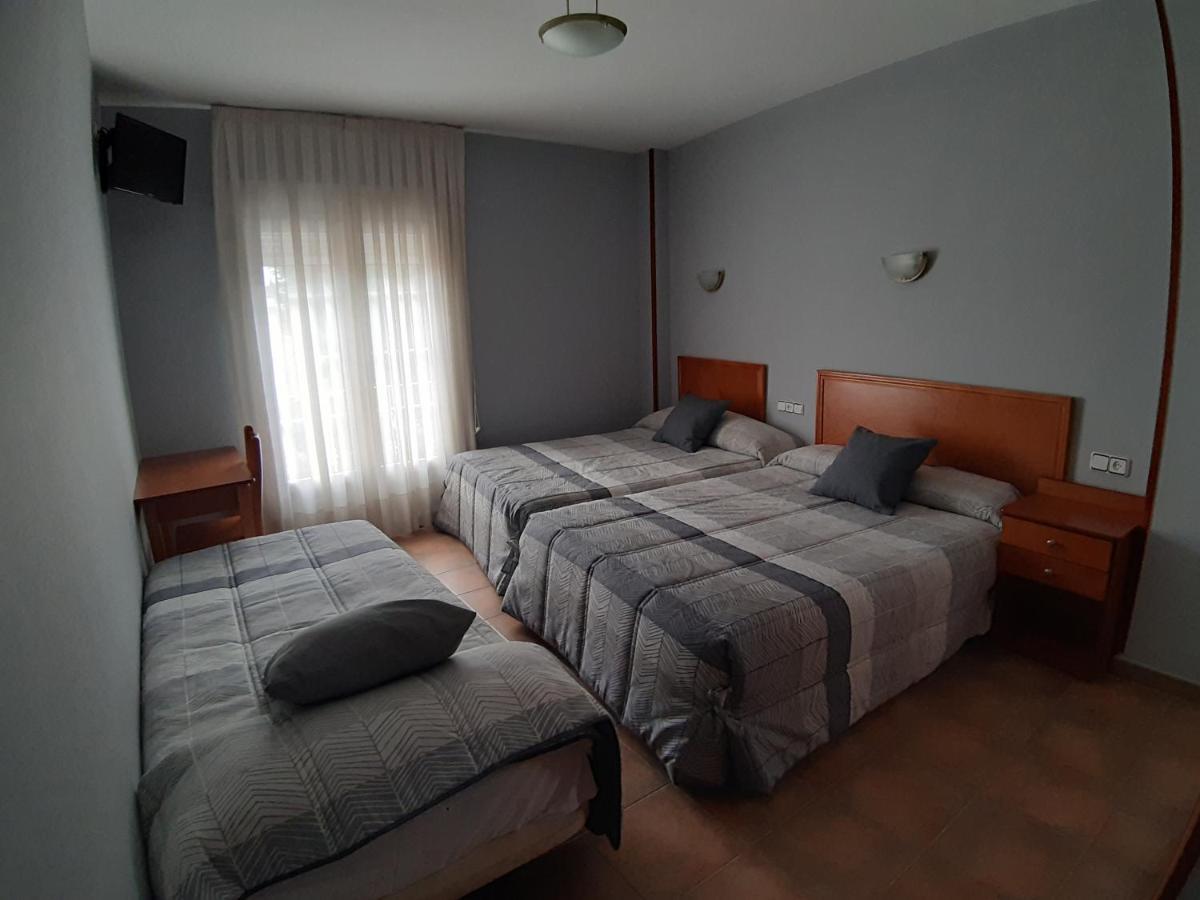 Hotel Leones, El Mas Cercano A Warner San Martin De La Vega
