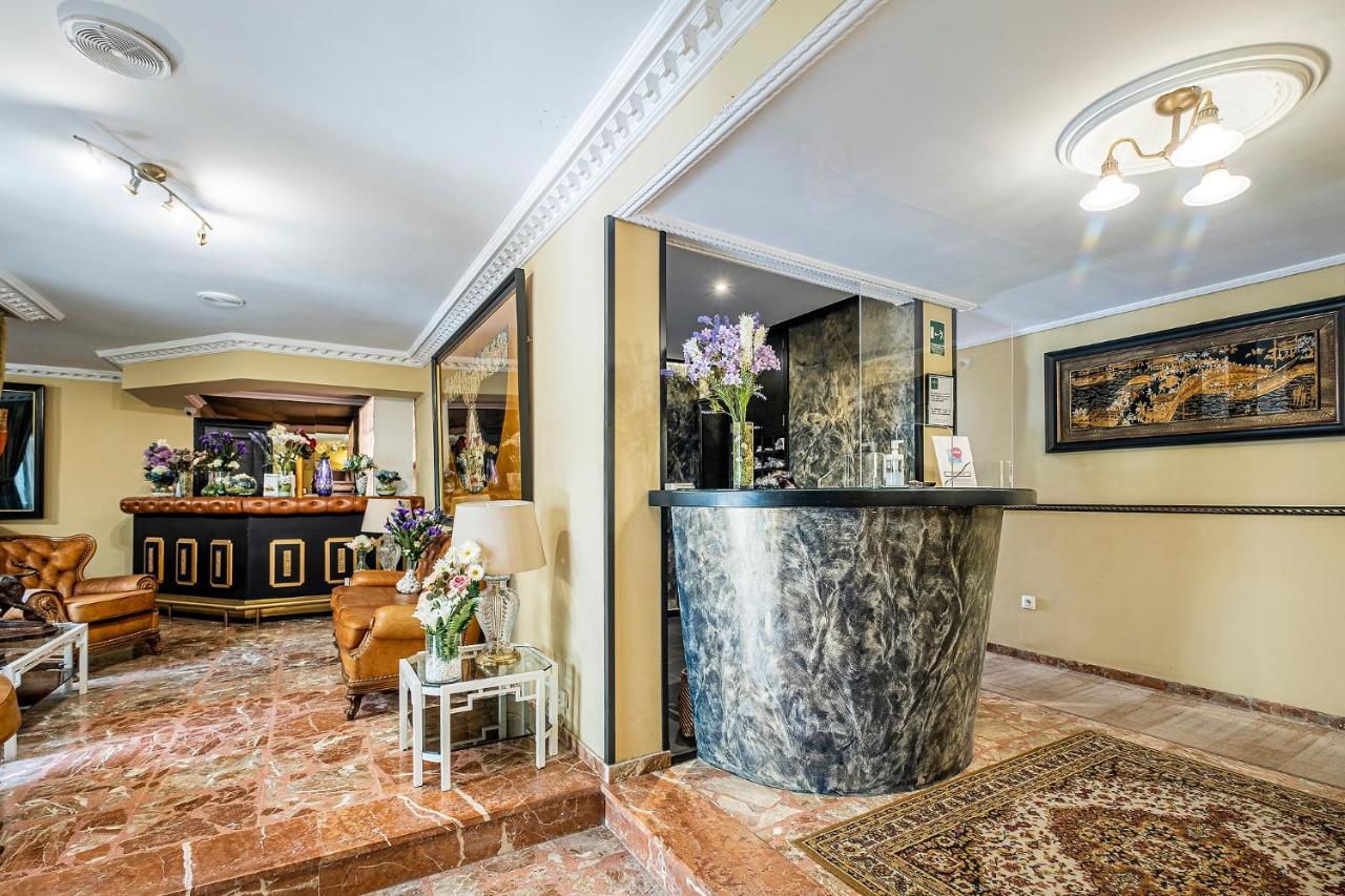 Hotel Gines *