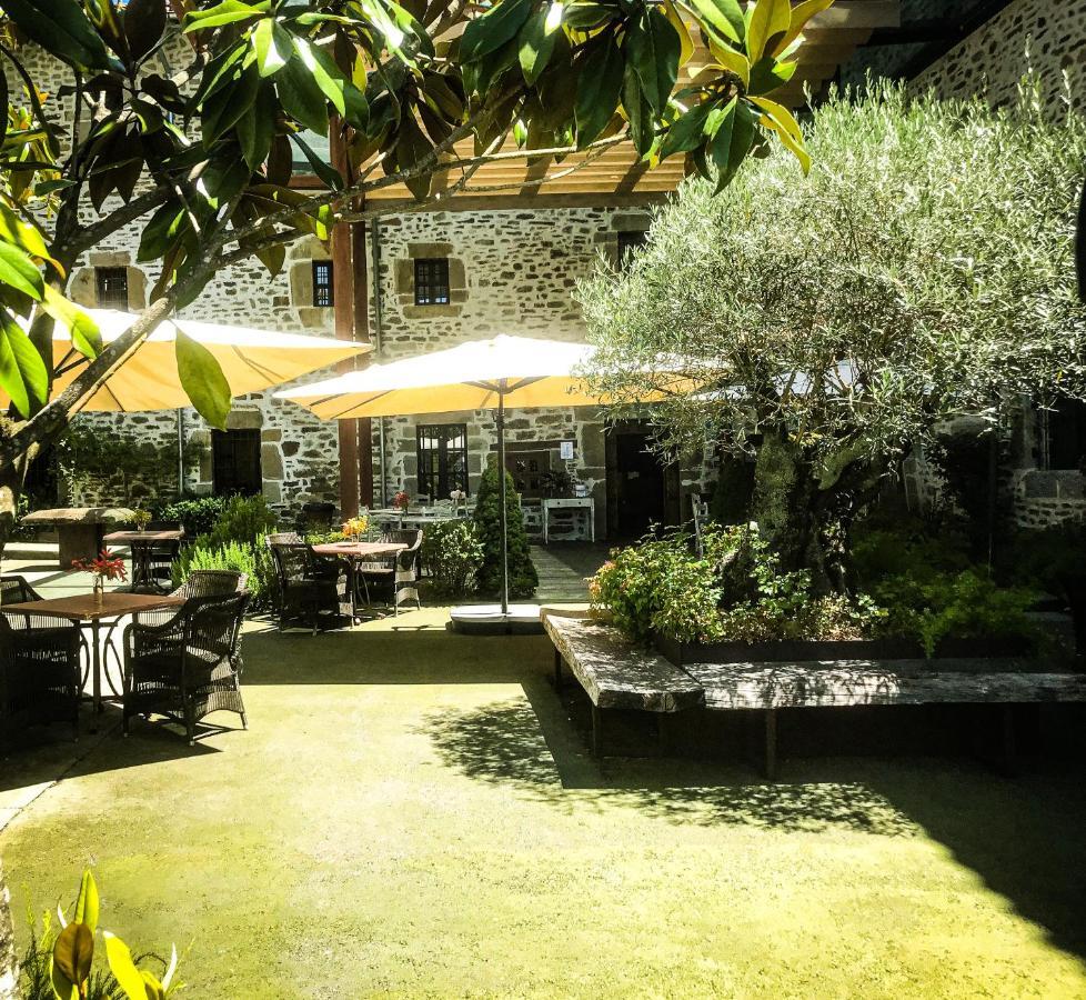 Komentu Maitea Hotel