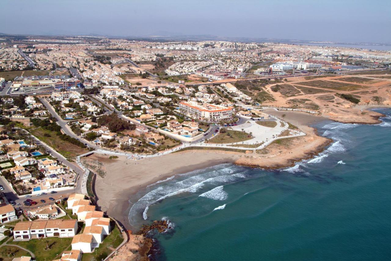 - - - - - Front Line - - - - - Primera Línea - - - - - In * Playa Flamenca