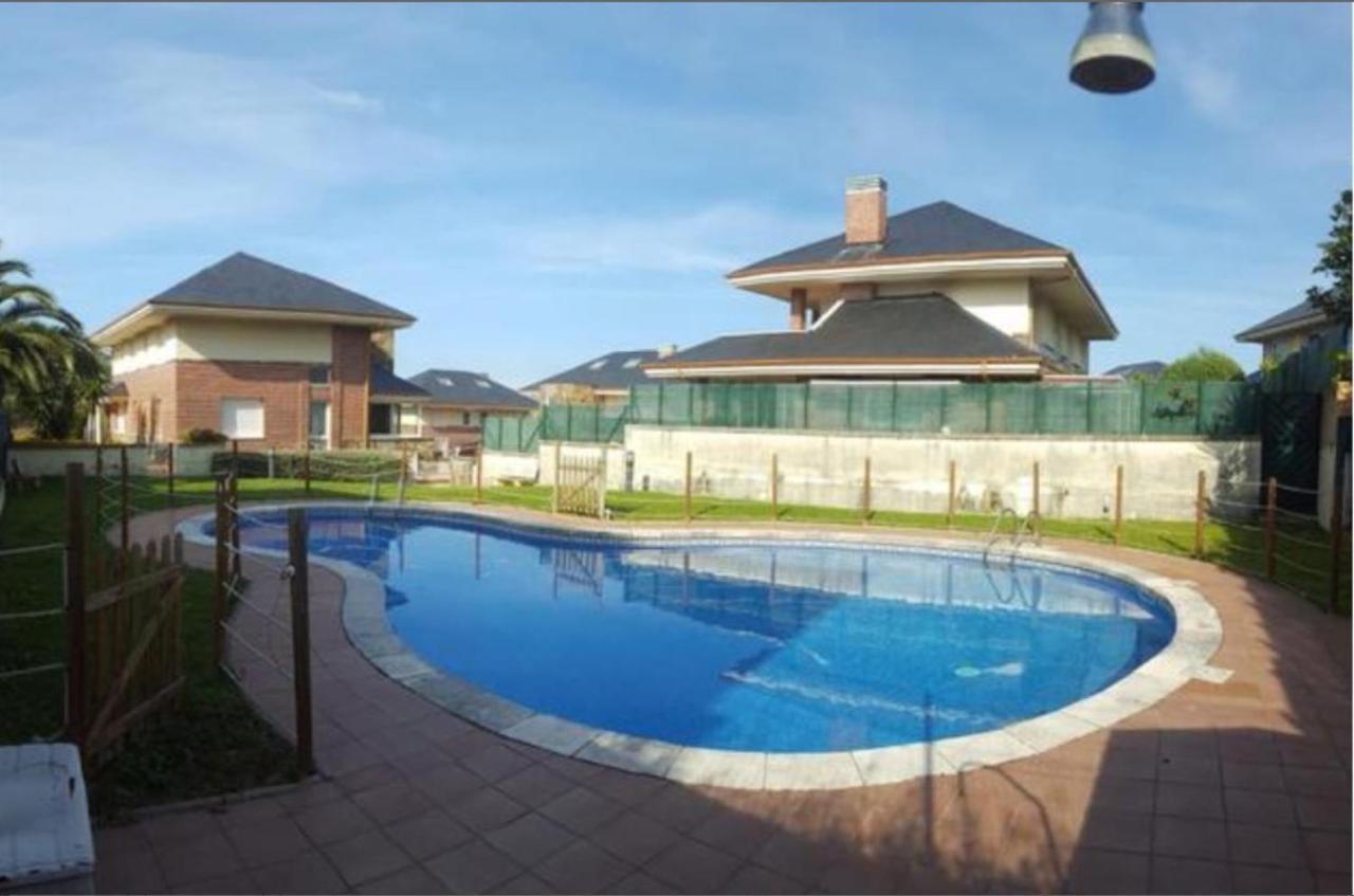Chalet Adosado Con Encanto Junto Al Mar, En *