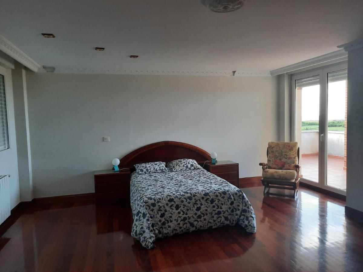 Chalet Adosado Con Encanto Junto Al Mar, En