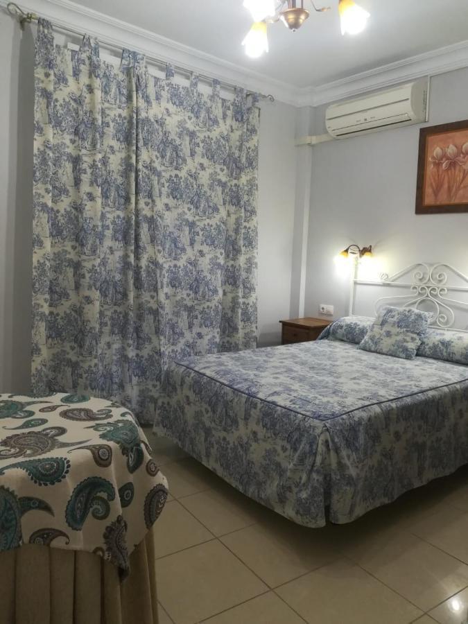 Virgen Del Rocio Hostal Los Palacios Y Villafranca