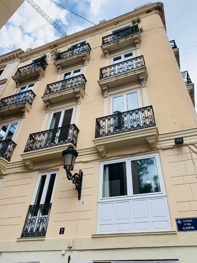 Serrano Park Apartment