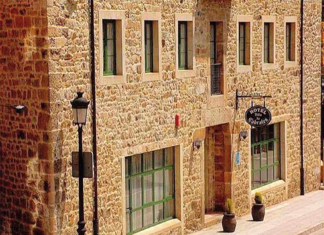 De Cabrales Hotel 2*