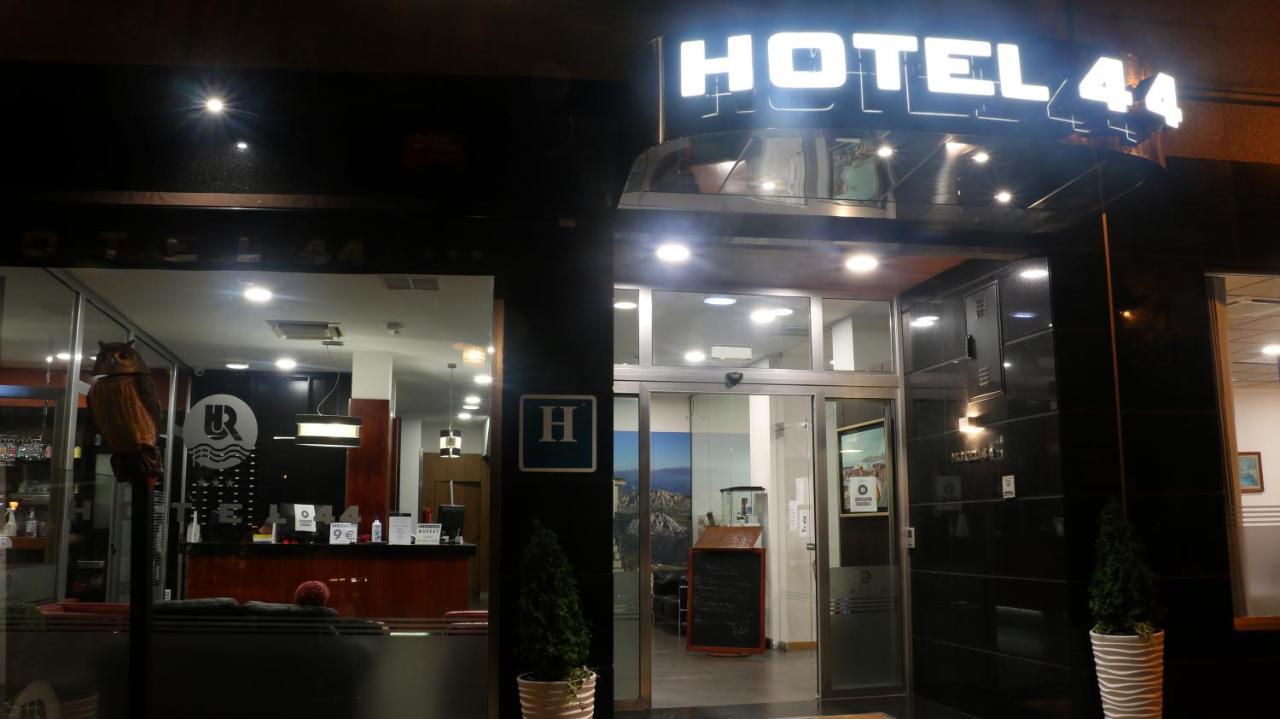 44 Hotel 3*