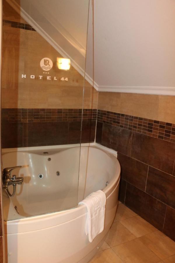 44 Hotel