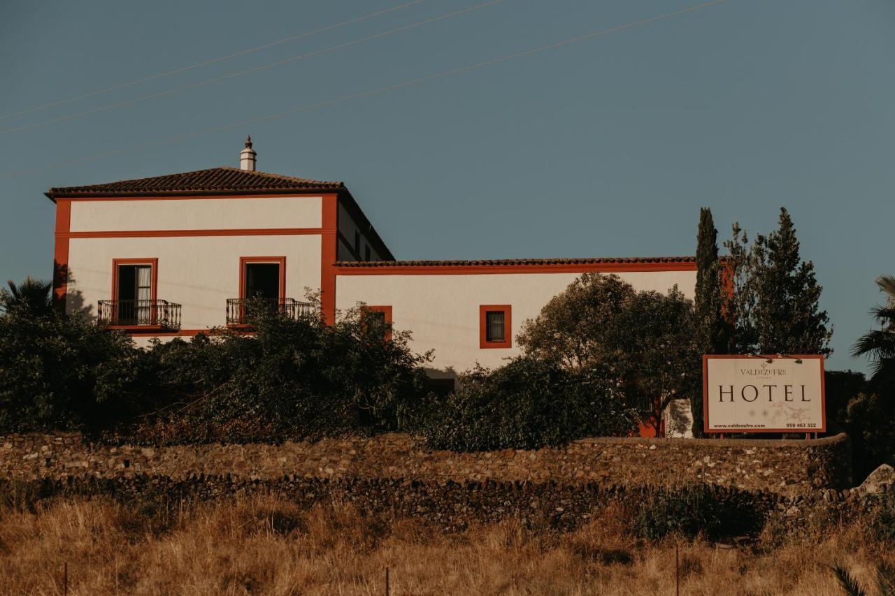 Hotel De Valdezufre 3*