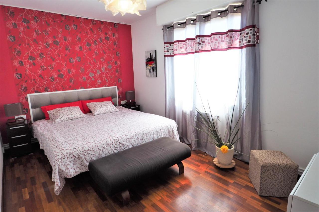 Nuria Seaview Beach-apartment