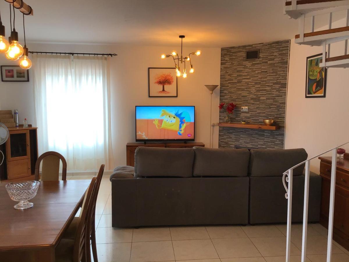 Abril Villa