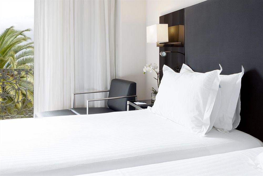 Hotel Ac Palacio Universal By Marriott