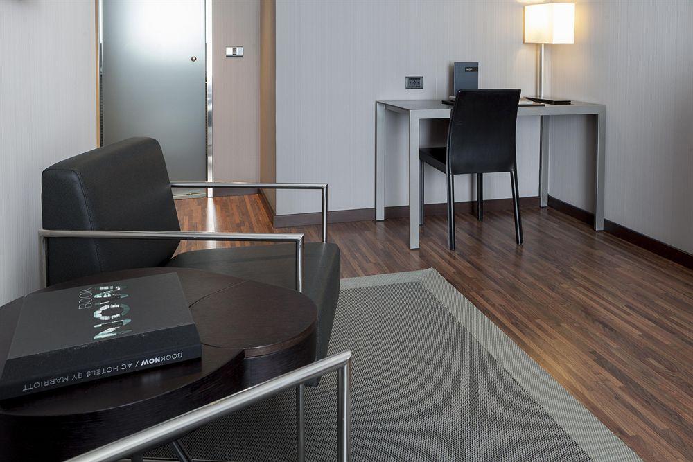 Hotel Ac Palacio Universal By Marriott