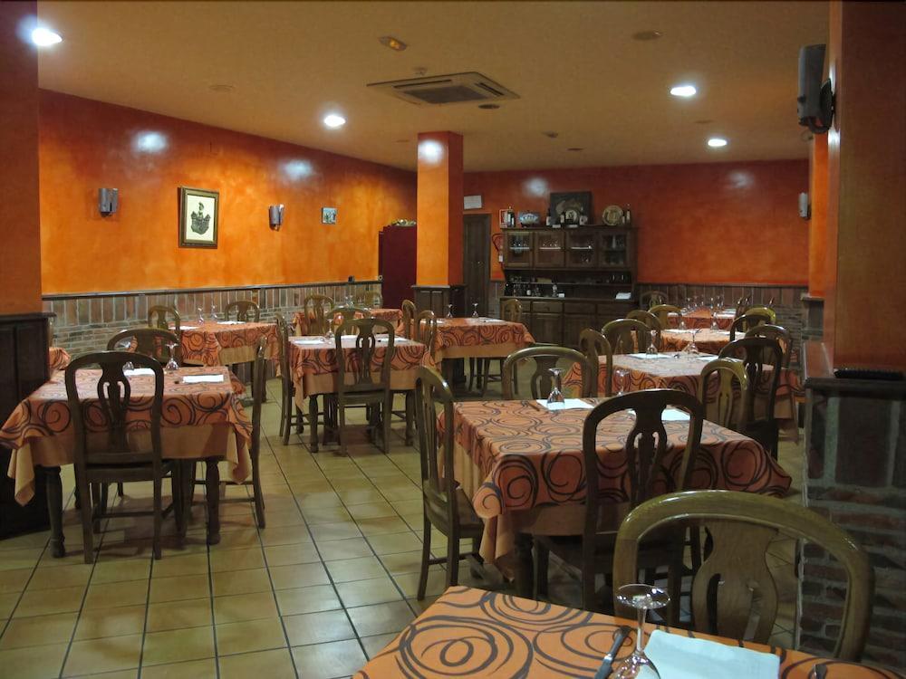 Hotel Rural Hojaranzos 3*