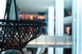Advise Reina Apartahotel