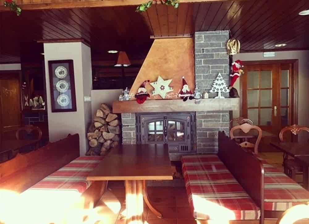 Es De Don Joan Apartahotel Unha