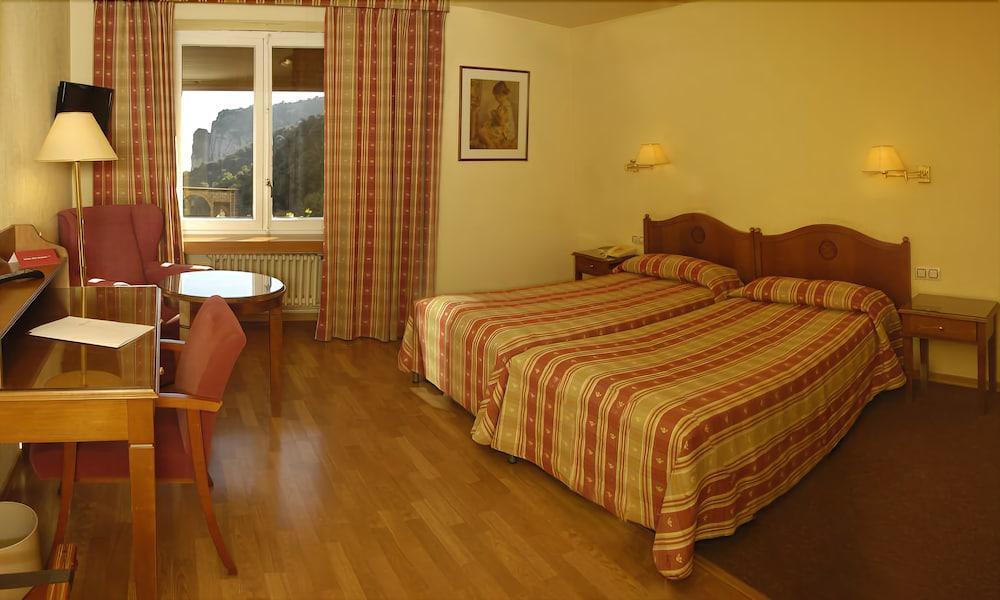 Abat Cisneros Hotel