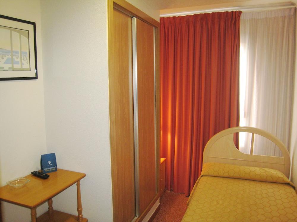 Pensimar Guest house El Altet