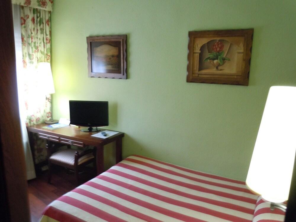 Urogallo Hotel 2*