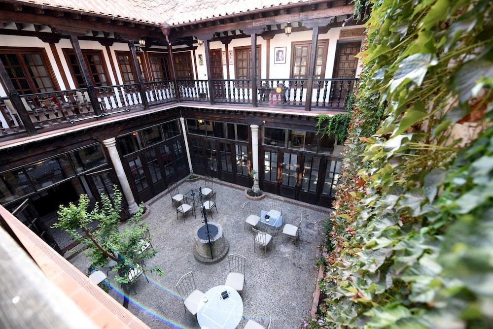 Real De Hotel