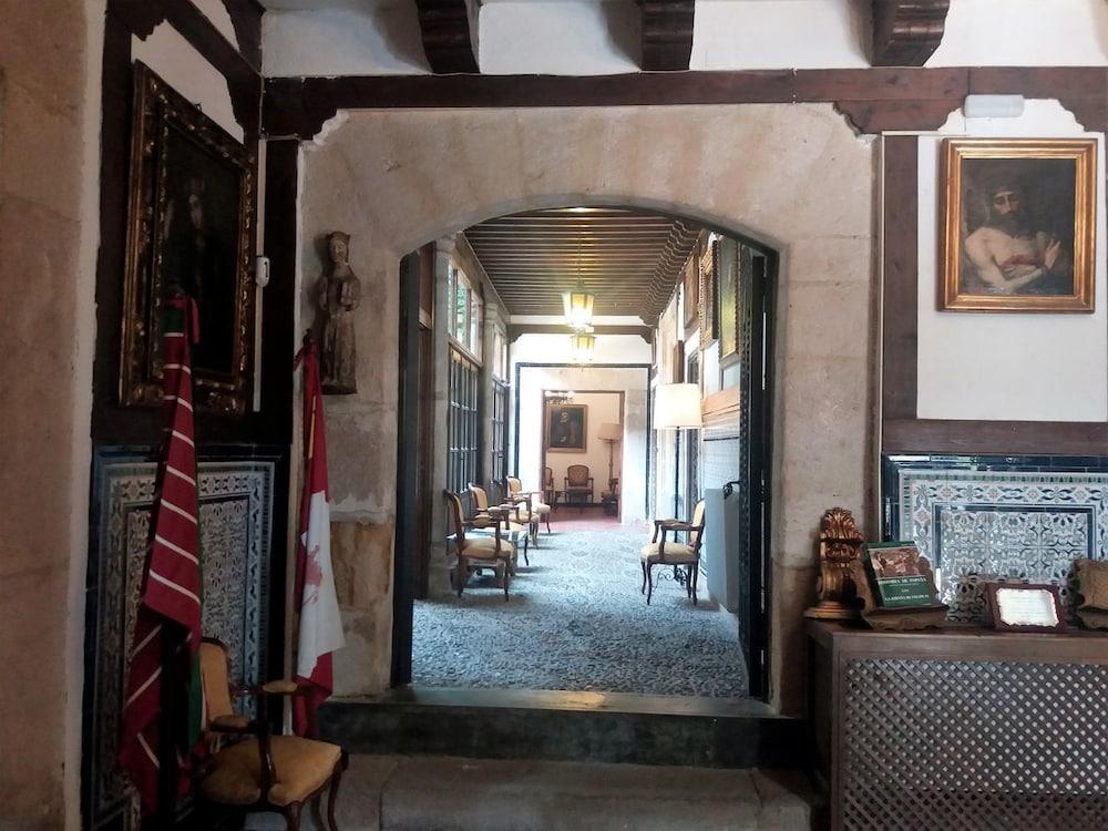 Real De Hotel