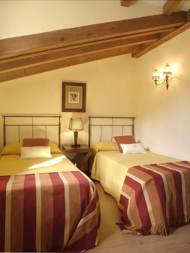 Hotel Ribera Del Corneja 4*