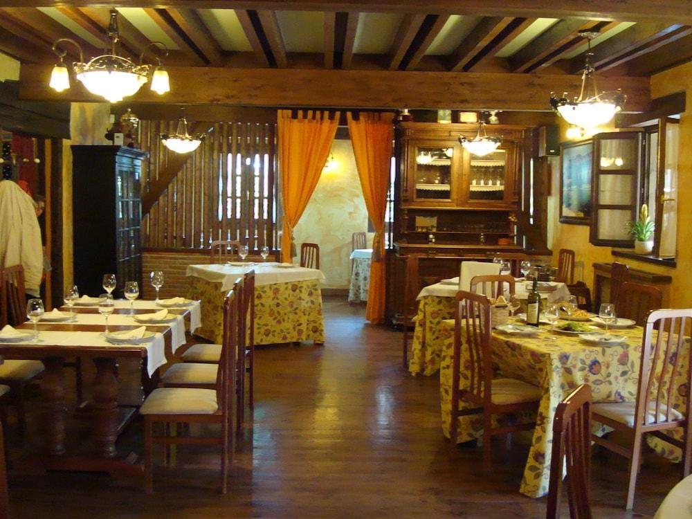 Guest house Restaurante Prada A Tope 3*