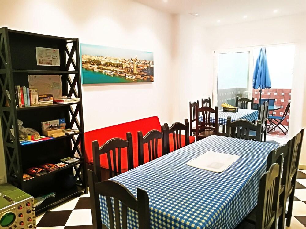 A2c (adults Only) Hostel *