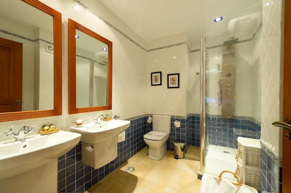 Capitolina Hotel 3*