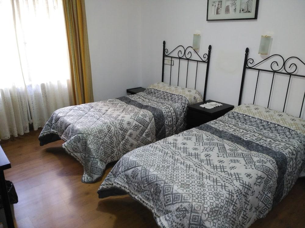 Vaqueros Hotel *